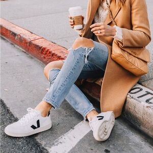 NWT Veja Esplar Women’s Leather Sneaker White Black Casual Shoes Low Top Size 5